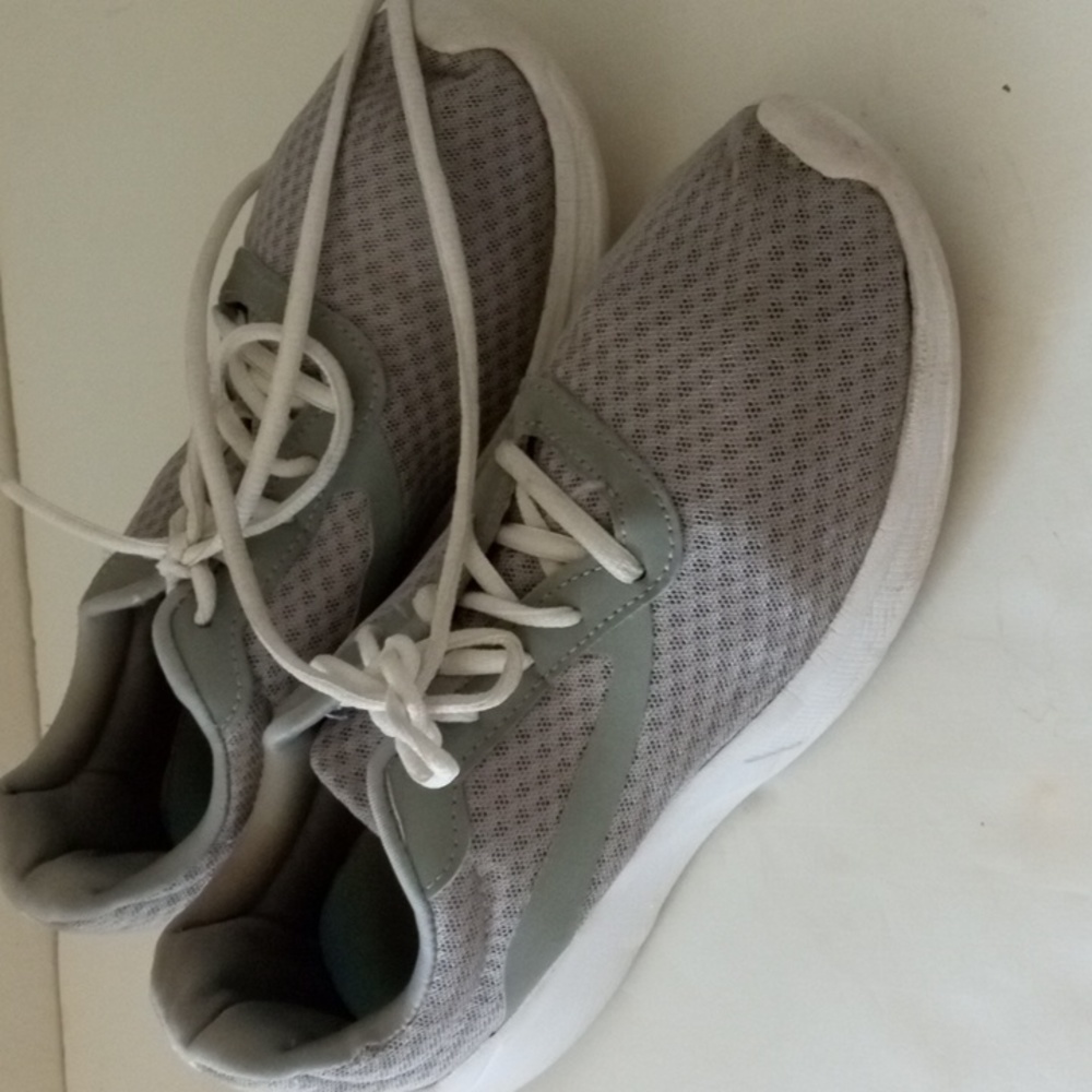 men's Air works Athletic Shoes Gray Size 9 1/2